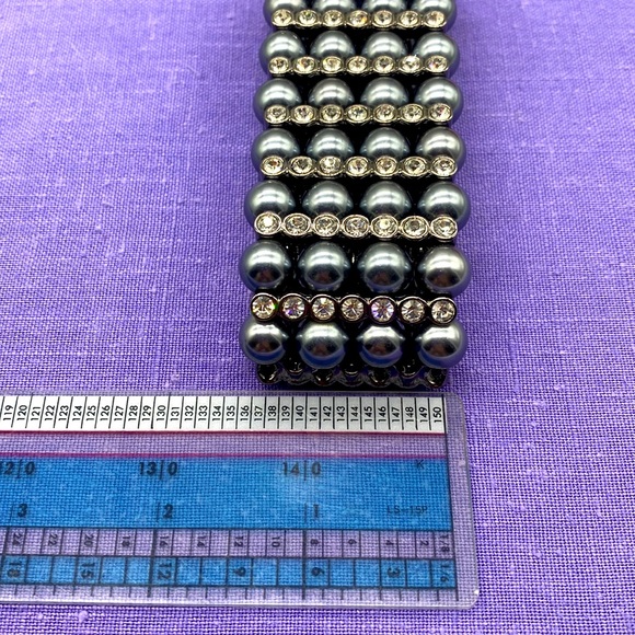 Vintage bracelet from Former First Lady, Melania Trump. Medium to large wrist 🩵 - Picture 4 of 7